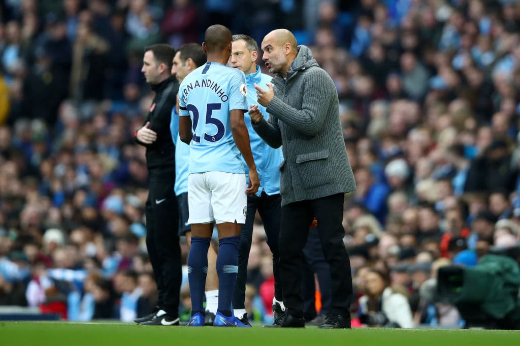 A pesar del 3-1, Pep Guardiola no se confió y buscó corregir cualquier falla que pudiera llevar a peligro en contra de los suyos.