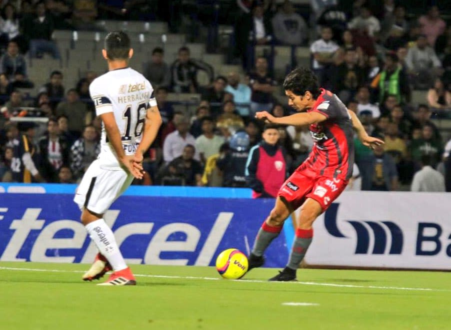 Con un tiro libre, al minuto 55, el chileno Matías Fernández puso la igualdad para el Necaxa que se aferraba a un milagro para avanzar de ronda.