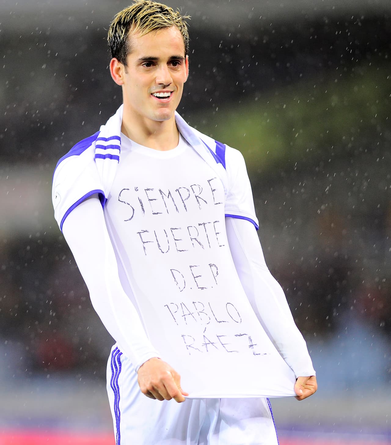 Juanmi (Real Sociedad) festejó su anotación con un mensaje para la familia del recientemente fallecido Pablo Ráez, símbolo de la lucha contra la leucemia y promotor de la donación de médula en España.