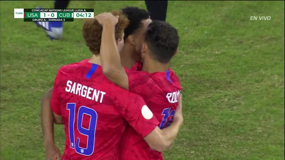 ¡GOOOL! Weston McKennie anota para USA