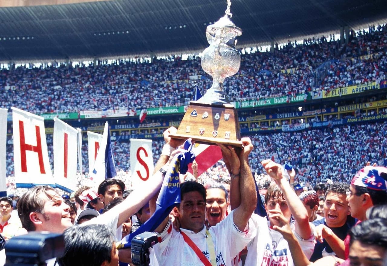 La primera final del 'Tuca' como técnico fue con Chivas de Guadalajara, con el título de 1997.