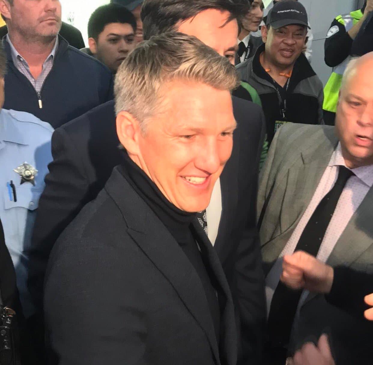 Schweinsteiger fue acediado por la afición del Chicago Fire.
