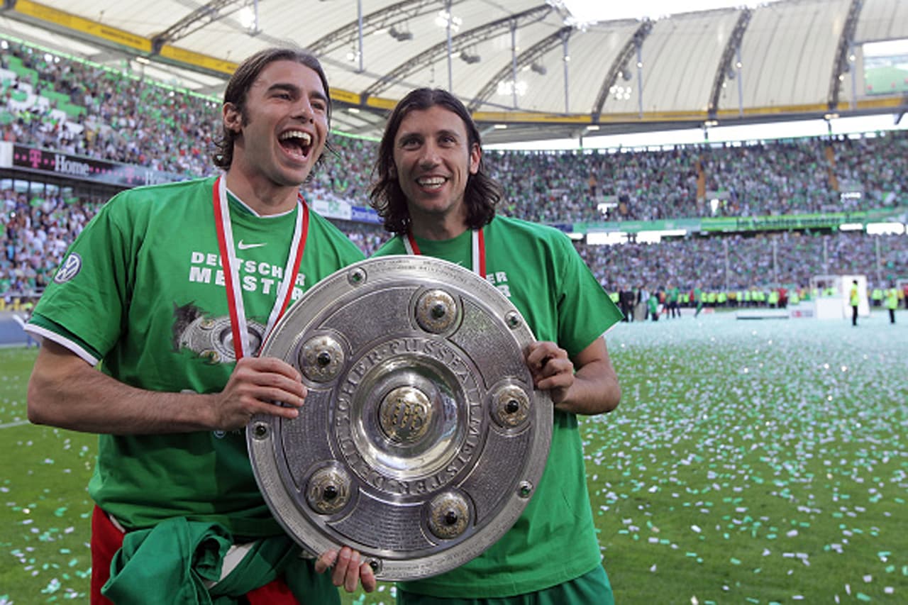 Junto a su amigo Cristian Zaccardo, ganó la Bundesliga temporada 2008-2009 con los lobos (Die Wölfe).