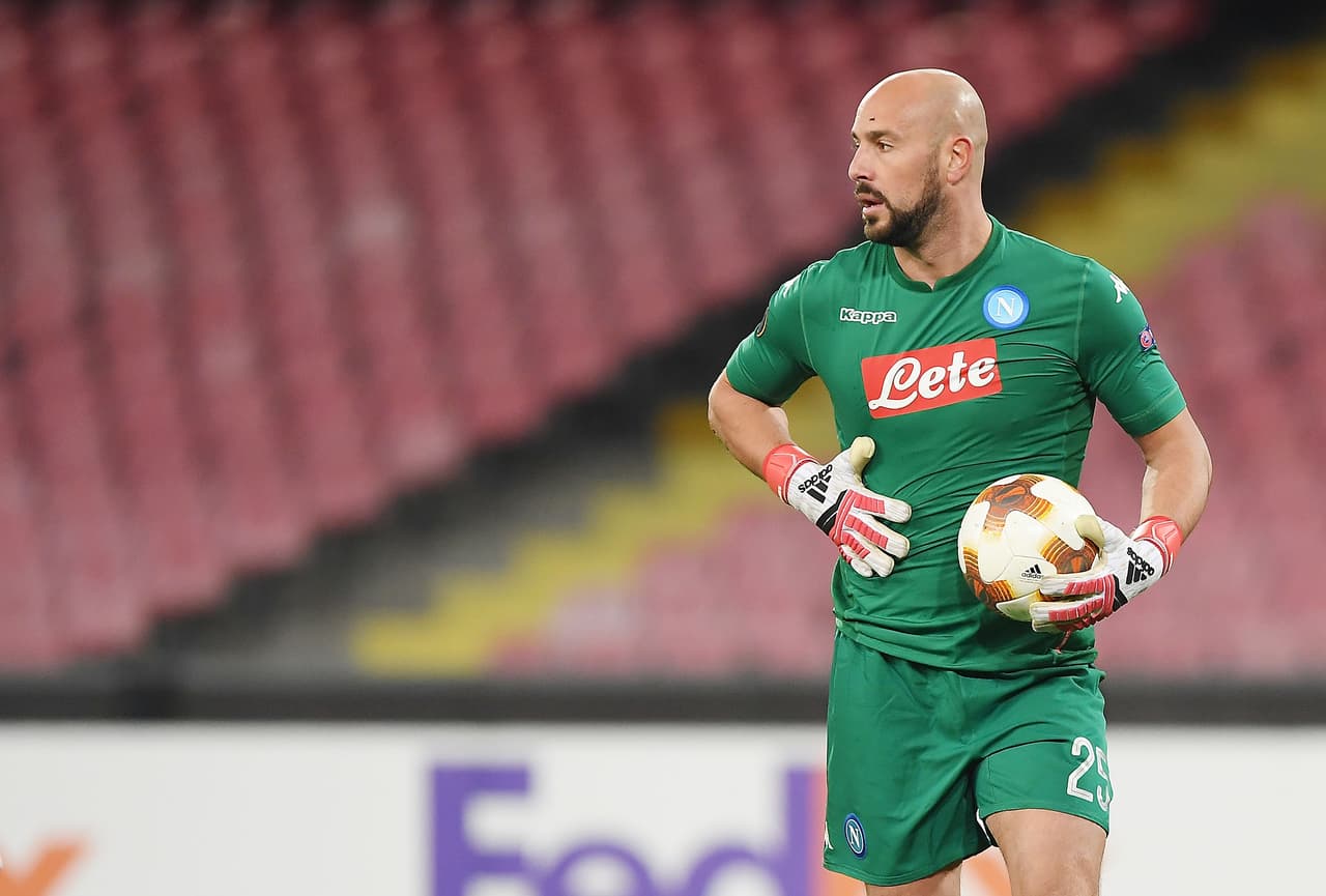 Pepe Reina cambiaría al Nápoles por uno de sus rivales