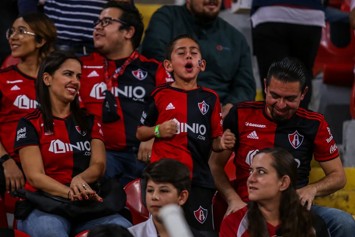 Los fanáticos de Atlas tienen motivos para celebrar la buena victoria de su equipo.