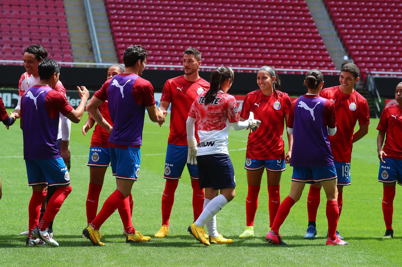 Por segundo año consecutivo, Chivas realizó el 'Juego X la Equidad', con dos equipos formados por un combinado entre sus ramas varonil y femenil.