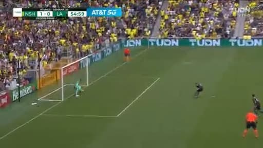 ¡No te lo creo! Chicharito tenía el empate y vuelve a fallar el penalti