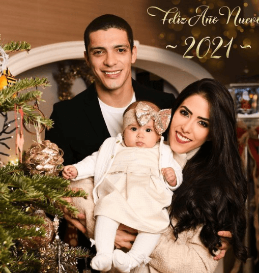 El delantero mexicano compartió esta postal familiar para recibir el Año Nuevo.