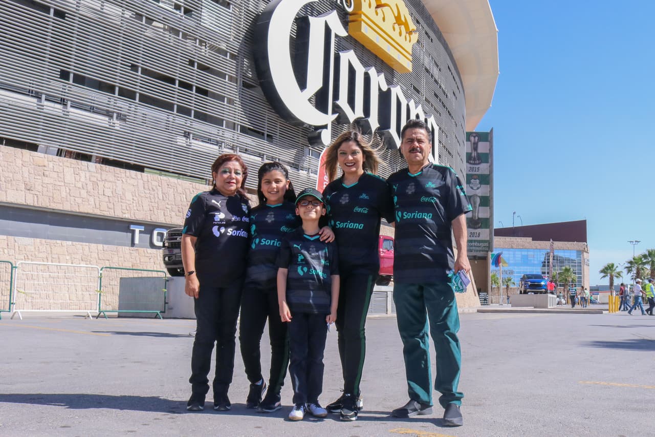 Los seguidores de Santos Laguna y Pachuca le dieron un color especial a la fiesta de la Jornada 13 del Clausura 2019 con su alegría y buen ánimo, parte clave de la Liga MX.