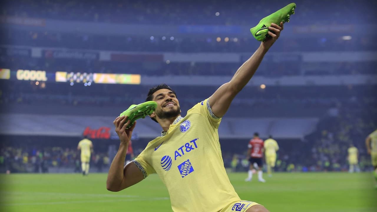 Henry Martín celebró su gol ante Chivas recordando a Cuauhtémoc Blanco