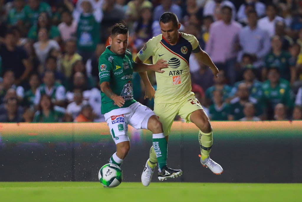 Para la segunda mitad, América tomó la iniciativa y más que eso, metió en severos aprietos, por lo menos durante los primeros 15 del complemento, a los líderes de la Liga MX.