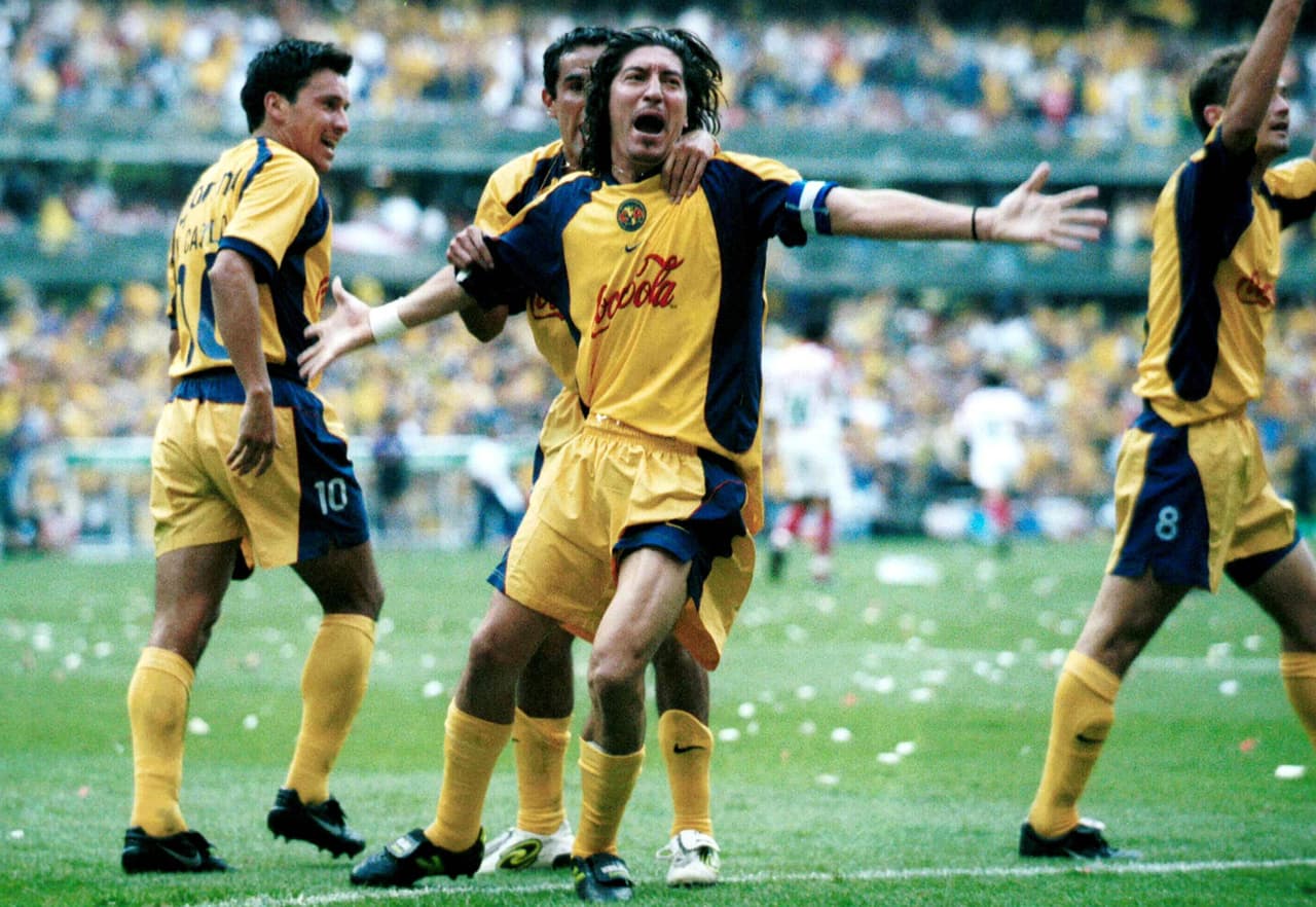 Iván 'el Bam Bam' Zamorano hizo uno más que Kléber Boas, por lo cual le guardan tanto cariño los aficionados americanistas.