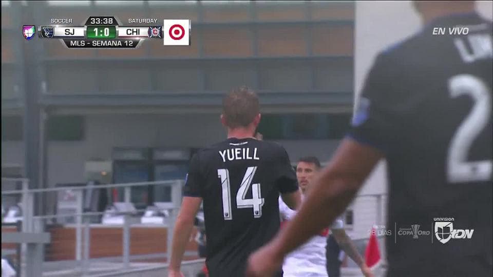 Tiro desviado de Jackson Yueill