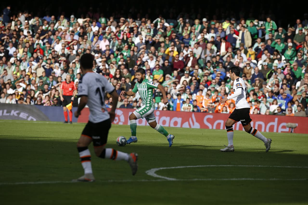 Gomez (32’) abrió el marcador para Valencia y Joaquín Sánchez (37’) emparejó los cartones.