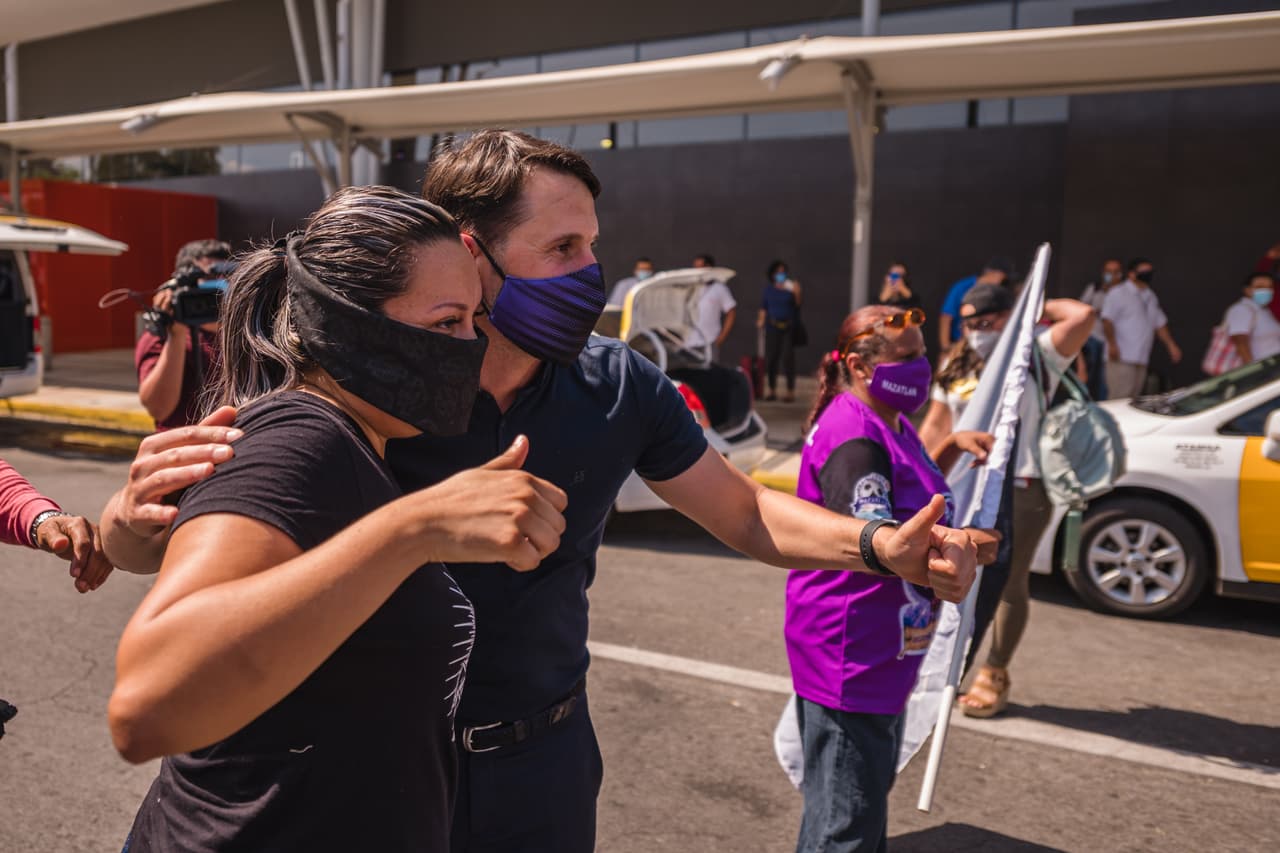 La afición de Mazatlán le da una cálida bienvenida a el nuevo entrenador de sus filas, Beñat San José.