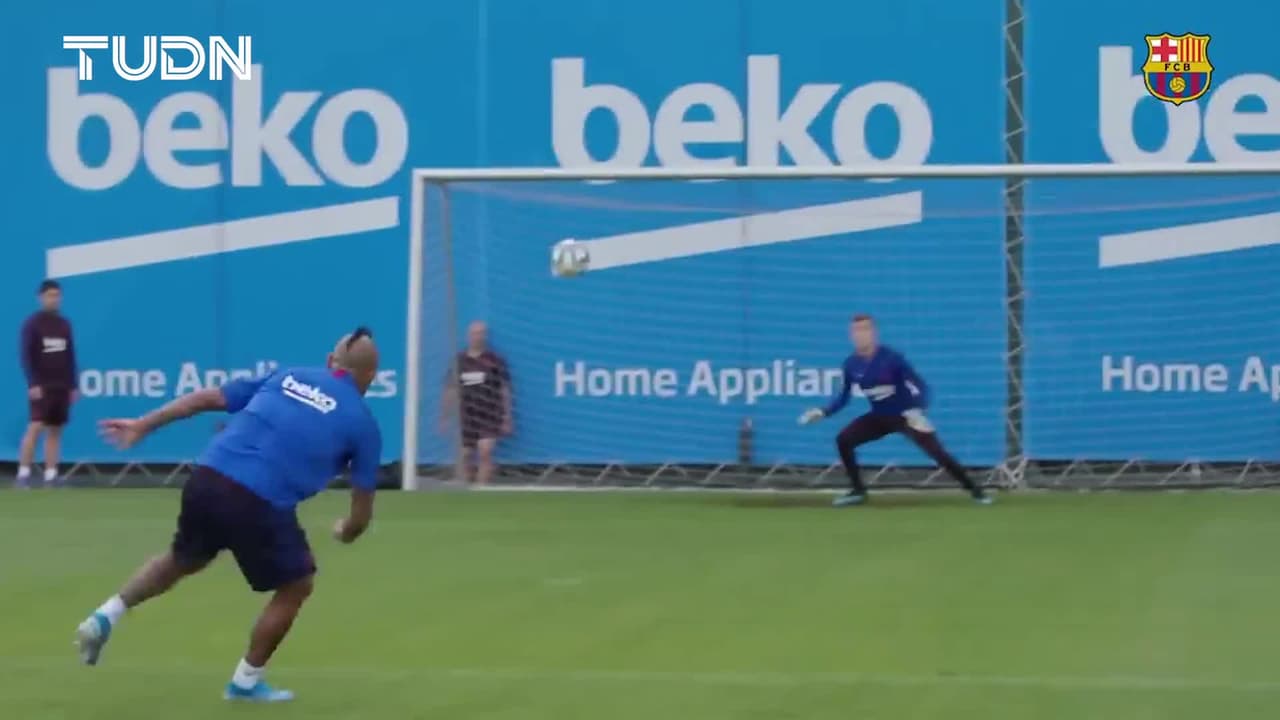 Arturo Vidal, casi fuera del Barcelona; apunta al Inter de Milán