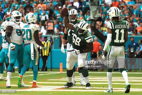 Los Dolphins (4-2) lograron otra victoria al remontar una desventaja de 14 puntos en el último cuarto.