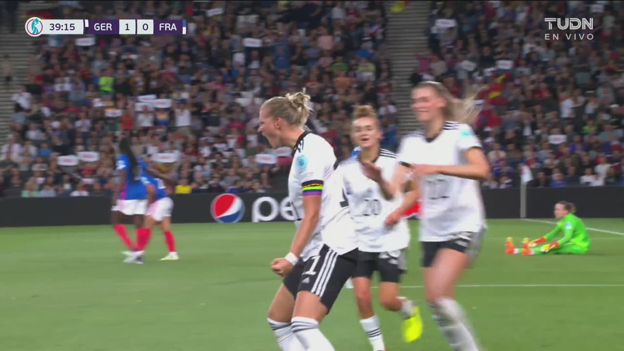 ¡Cayó el primero! Popp le gana a la marca y hace el 1-0 de Alemania