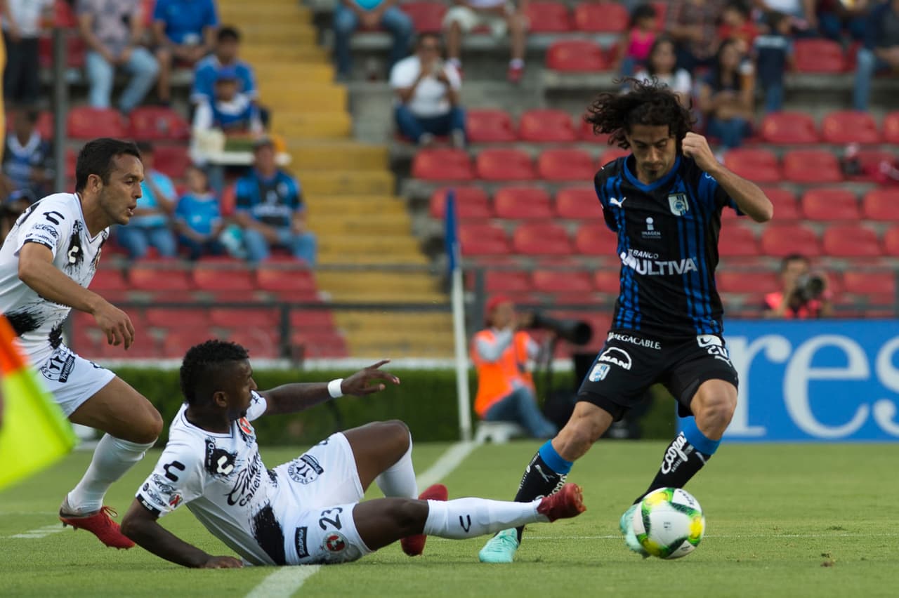 Matías Britos fue de los jugadores más insistentes durante el juego en la parte complementaria.