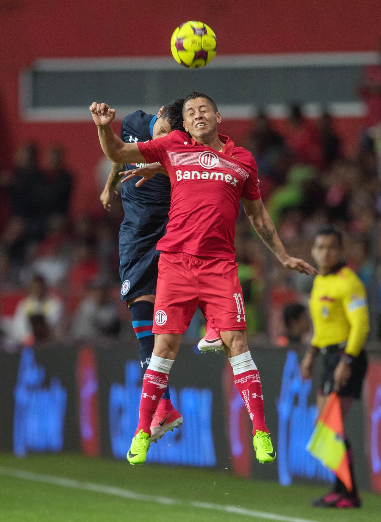 Ya en el segundo tiempo, Cruz Azul salió más revolucionado. Los cementeros jugaron su mejor partido del torneo.