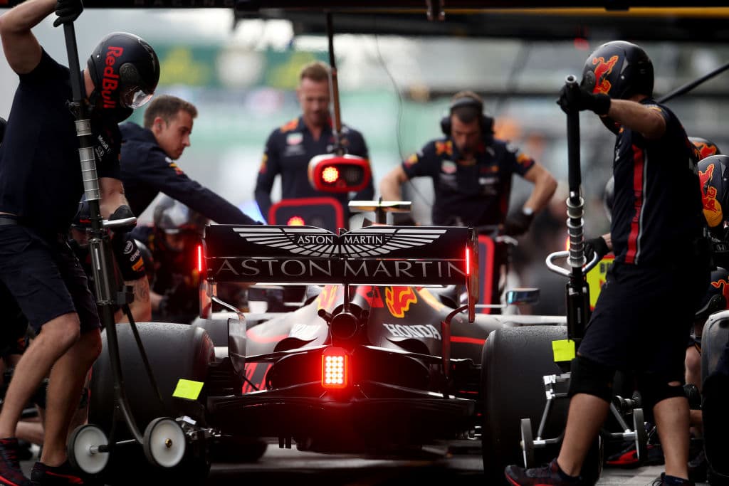 Max Verstappen saldará el domigo en la primera posición y por detrás vendrá Ferrari con Leclerc en la segunda posición y Vettel en la tercera.