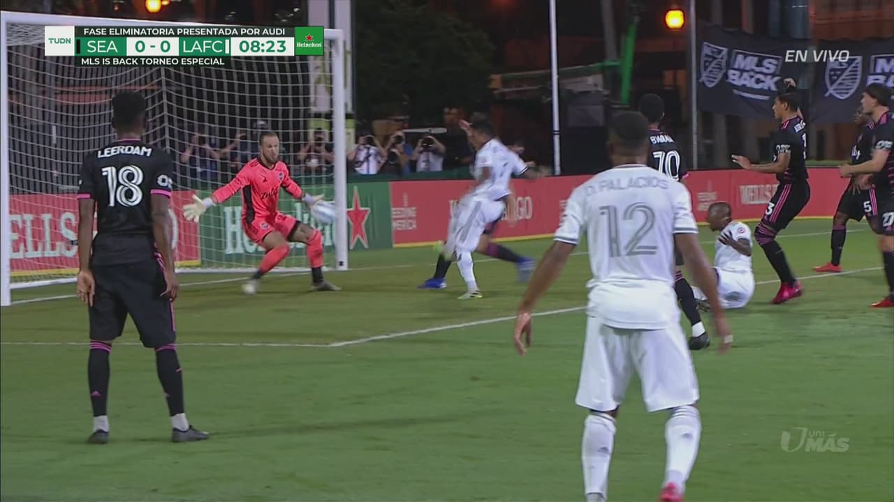 ¡Lo que se perdió el LAFC! Latif Blessing estaba solo frente al arco del Sounders