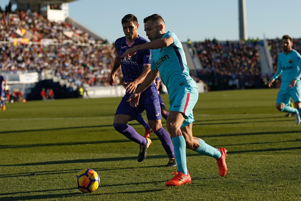 Desde el comienzo del partido, Barcelona impuso condiciones para llevarse el triunfo ante los poco más de 11 mil fanáticos presentes.