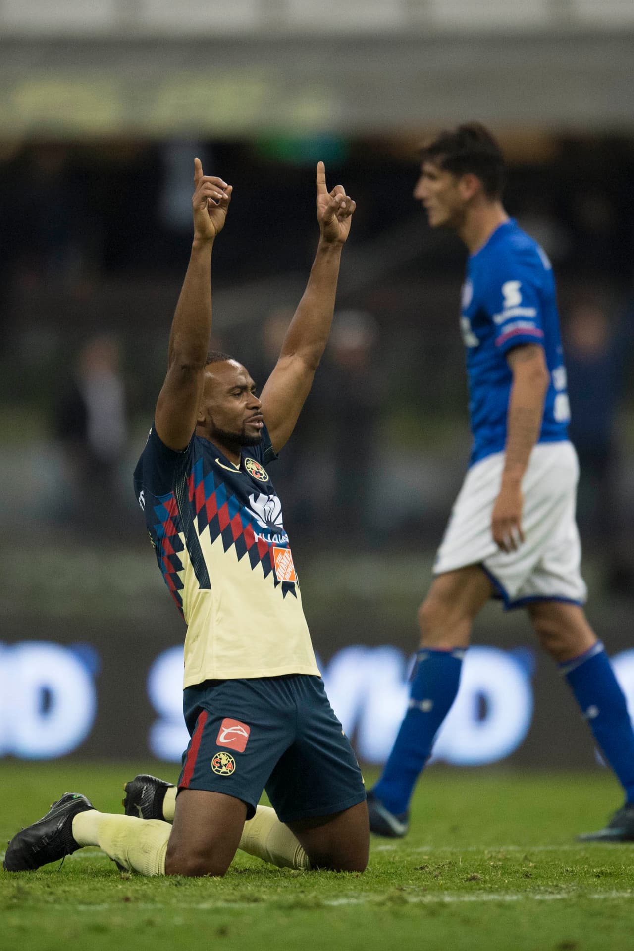 Ahora es William da Silva el objetivo de los rumores en el América. El conjunto de Coapa movería al brasileño a Santos. Un club con el que recientemente ha tenido mucho intercambio de jugadores.