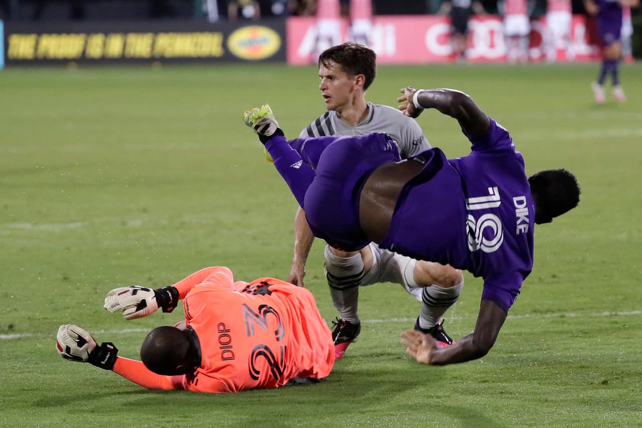Montreal Impact cayó por la mínima y los de Orlando se instalan en la siguiente ronda del MLS is Back. | Tesho Akindele (60’) marcó el solitario gol del encuentro que envío a casa al conjunto de Montreal Impact.