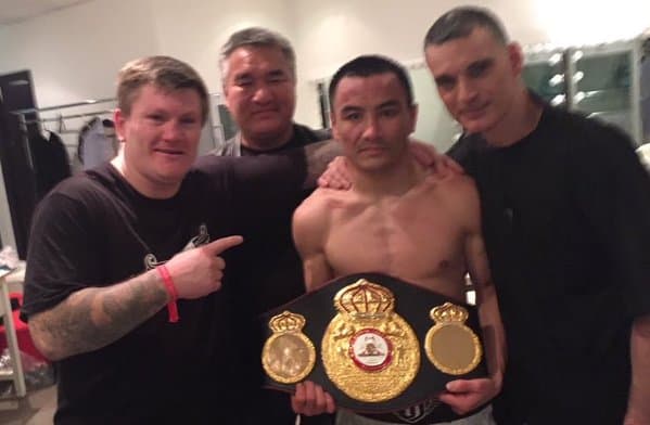 Zhanat Zhakiyanov con el cinturón interino