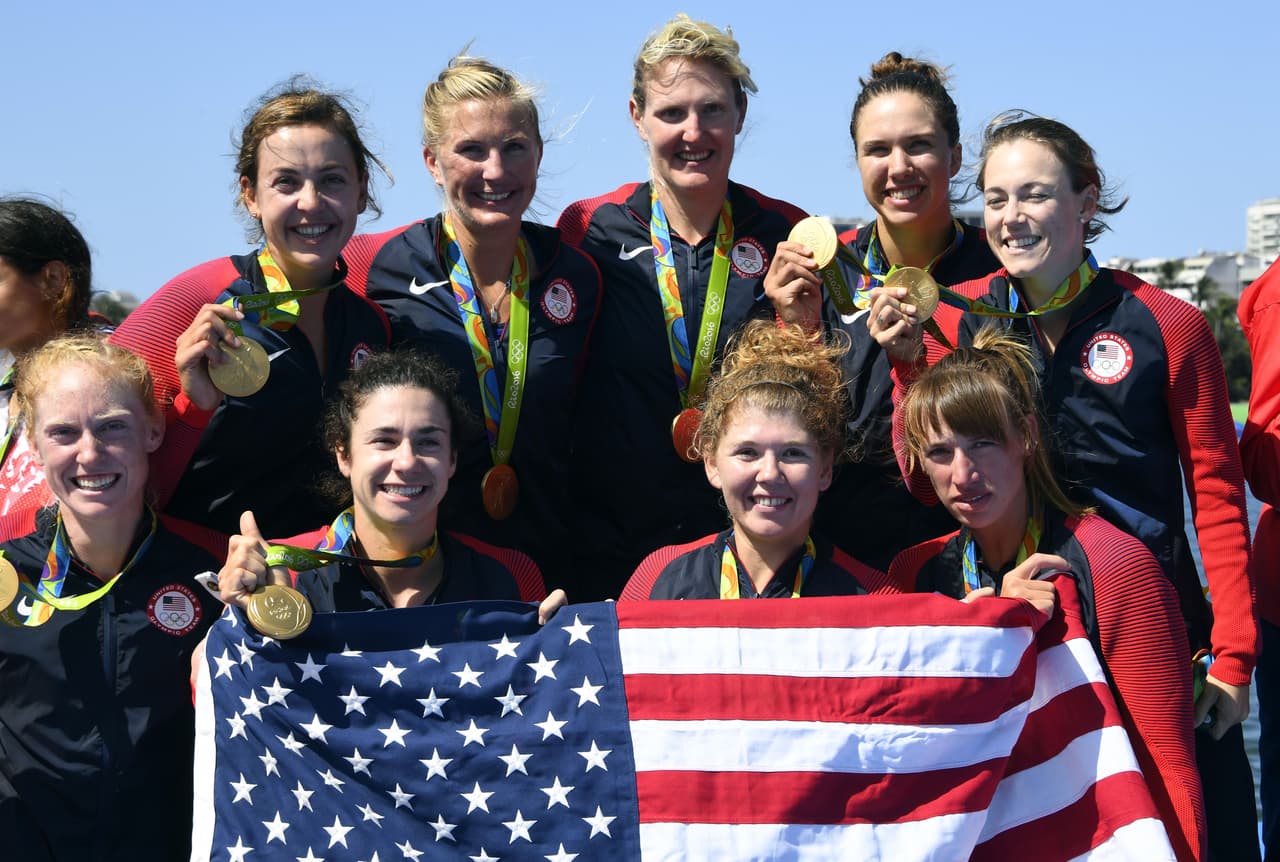 Amanda Polk (Estados Unidos) - fue medalla de oro en Río 2016 en la prueba de remo por equipos. La atleta –segunda en la fila inferior de izquierda a derecha– estudió en uno de los mejores colegios católicos de su pais y la religión siempre está presente en sus participaciones.