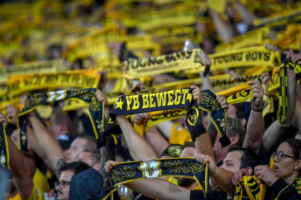 La afición local creó un ambiente espectacular desde las tribunas.