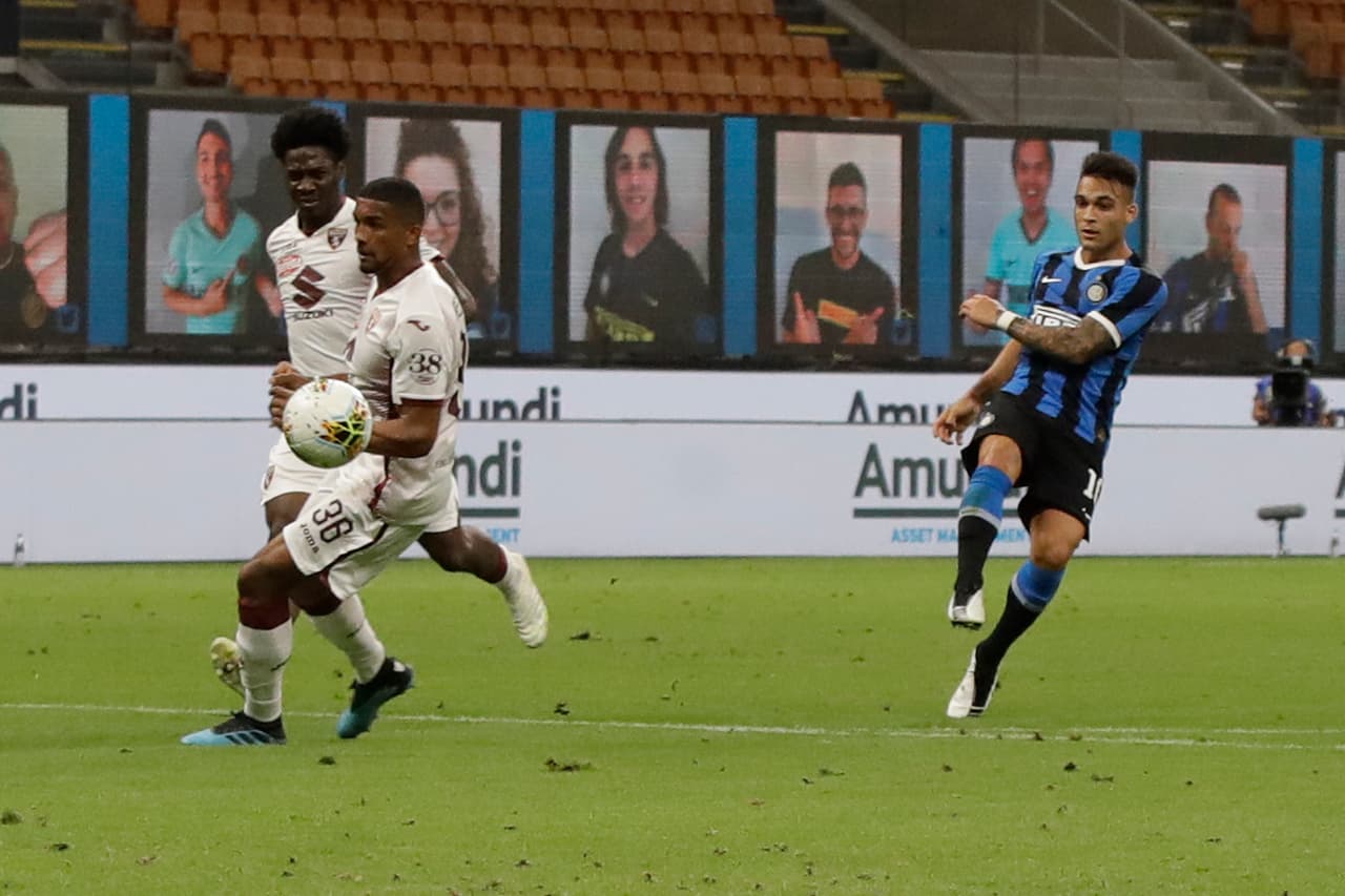 Con goles de Ashley Young, Diego Godín y Lautaro Martínez, el Inter consigue los tres puntos en el Giuseppe Meazza frente al Torino.