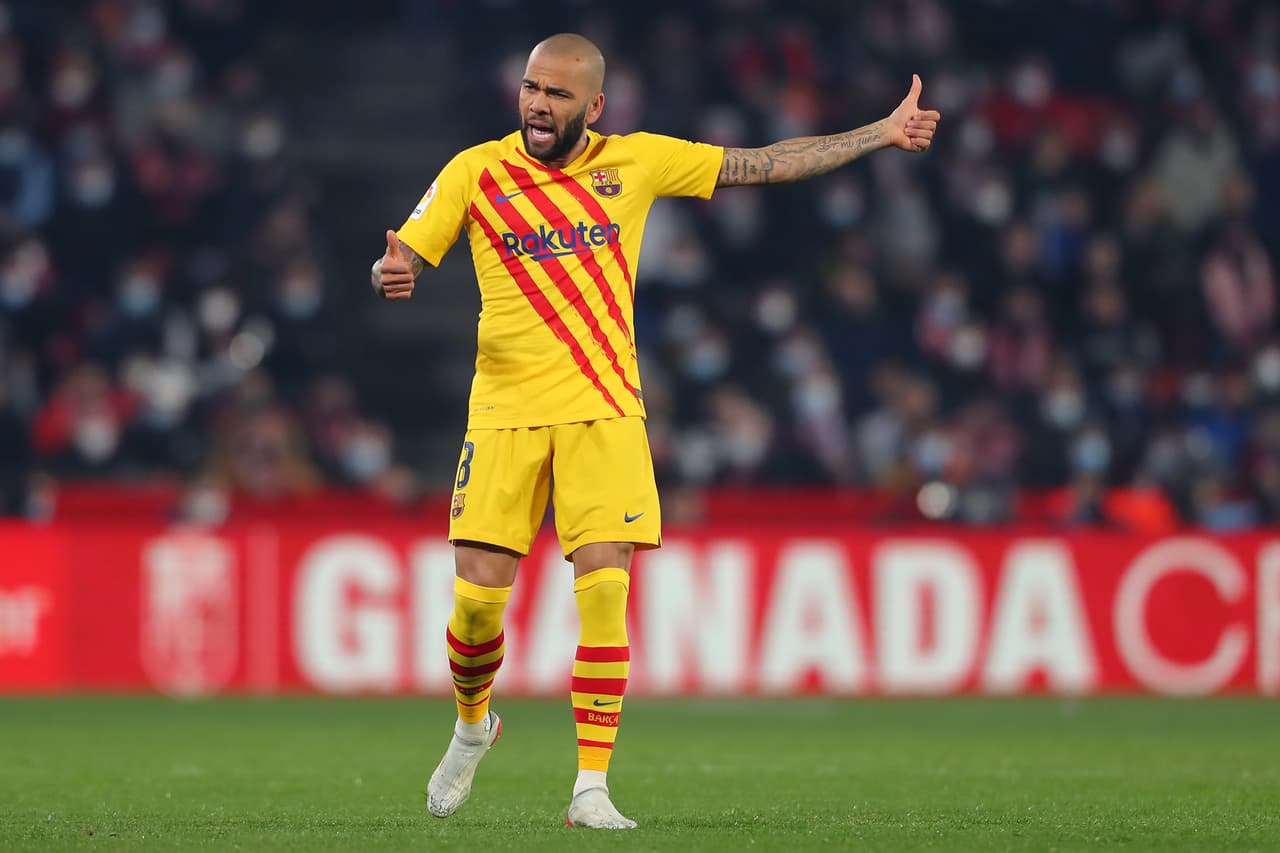 Dani Alves: Extraño a Messi, debería retirarse en el Barcelona