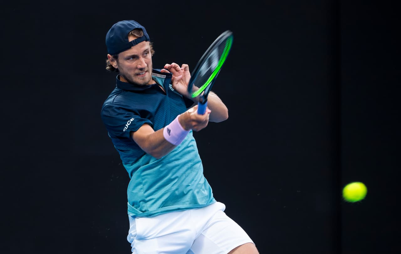 Mientras Pouille cometío tres dobles faltas, ganó solo el 68% de los puntos en sus primeros saques y el 29% en los segundos, y nunca quebró el servicio del serbio...