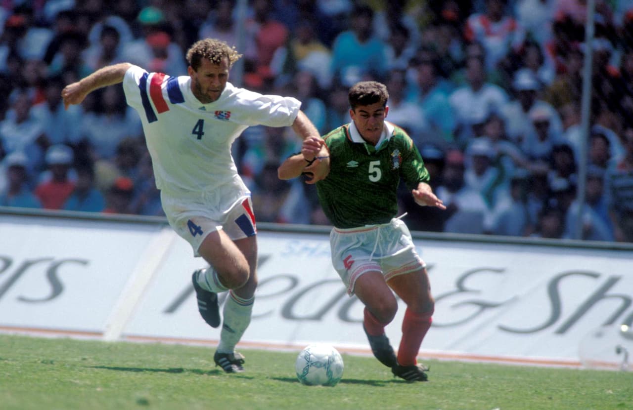 La selección mexicana se proclamó campeón de la Copa Oro, al derrotar en el Estadio Azteca 4-0 a Estados Unidos, y a partir de ese momento comenzó una leve hegemonía del tricolor en Concacaf.