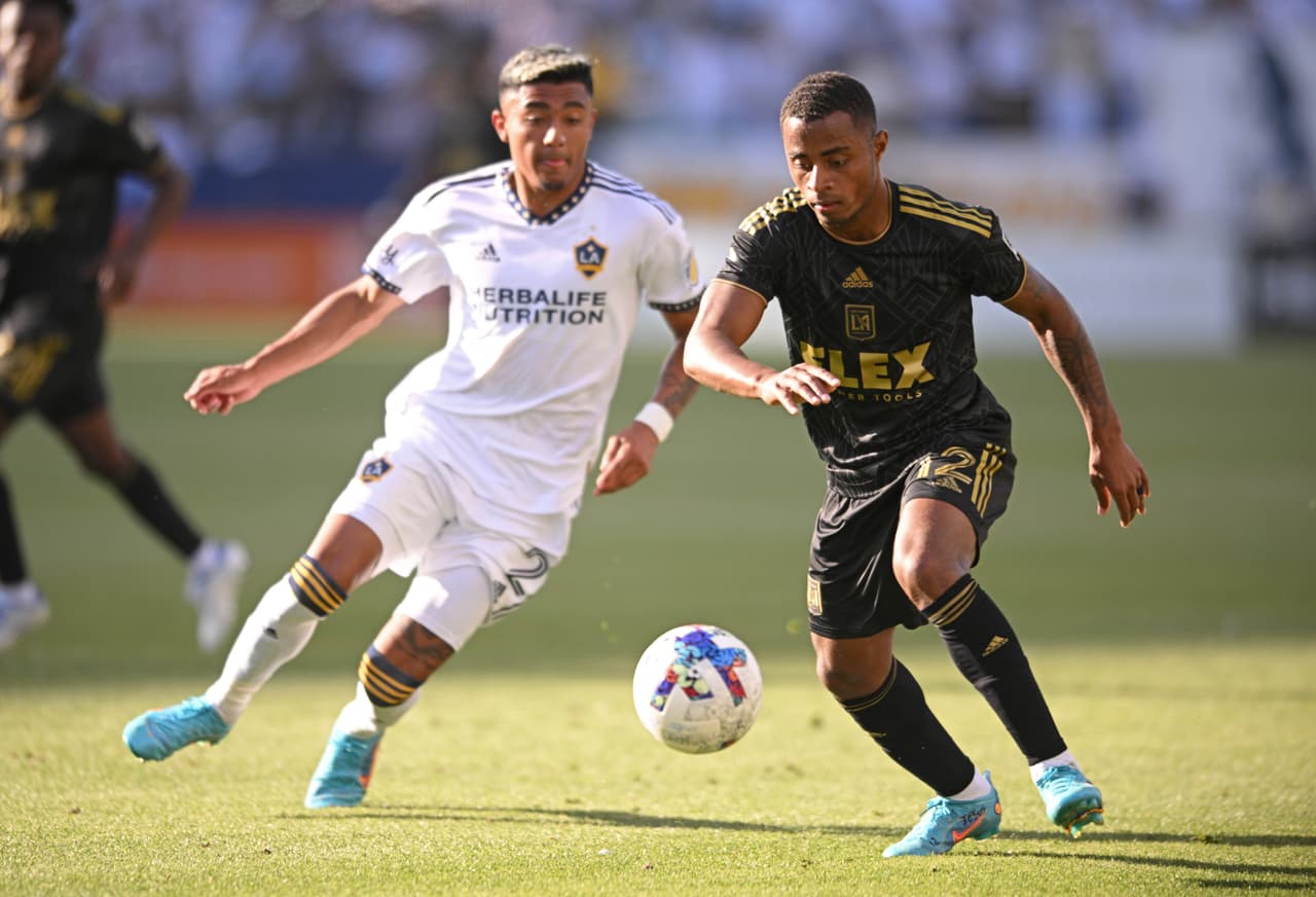 El partido contó con la presencia de varios internacionales latinoamericanos, como el mexicano Julián Araujo y el ecuatoriano Diego Palacios.
<br>