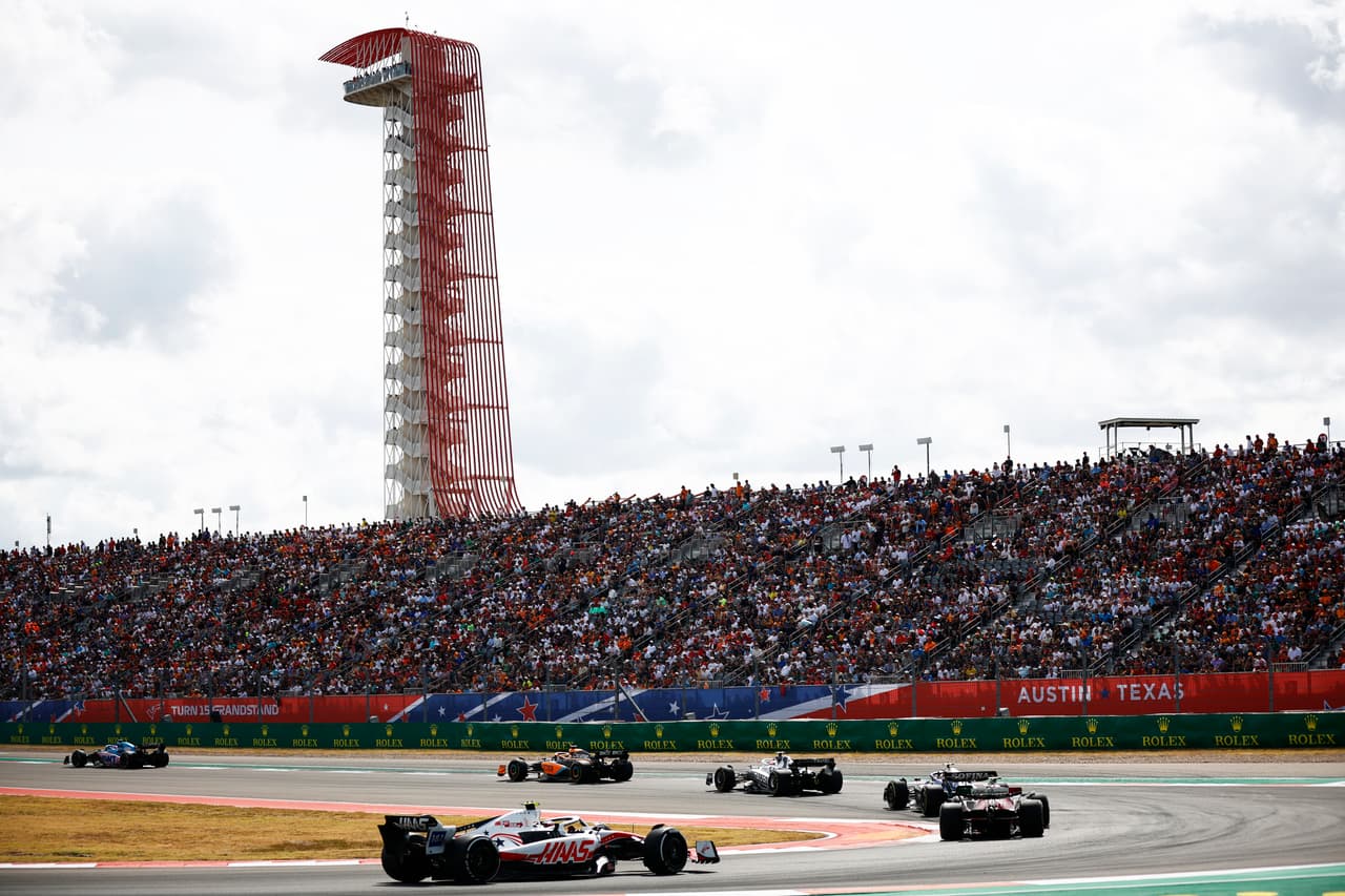 Brad Pitt, Pharrell Williams y Ed Sheeran atestiguaron el triunfo de Red Bull en el GP de Estados Unidos.