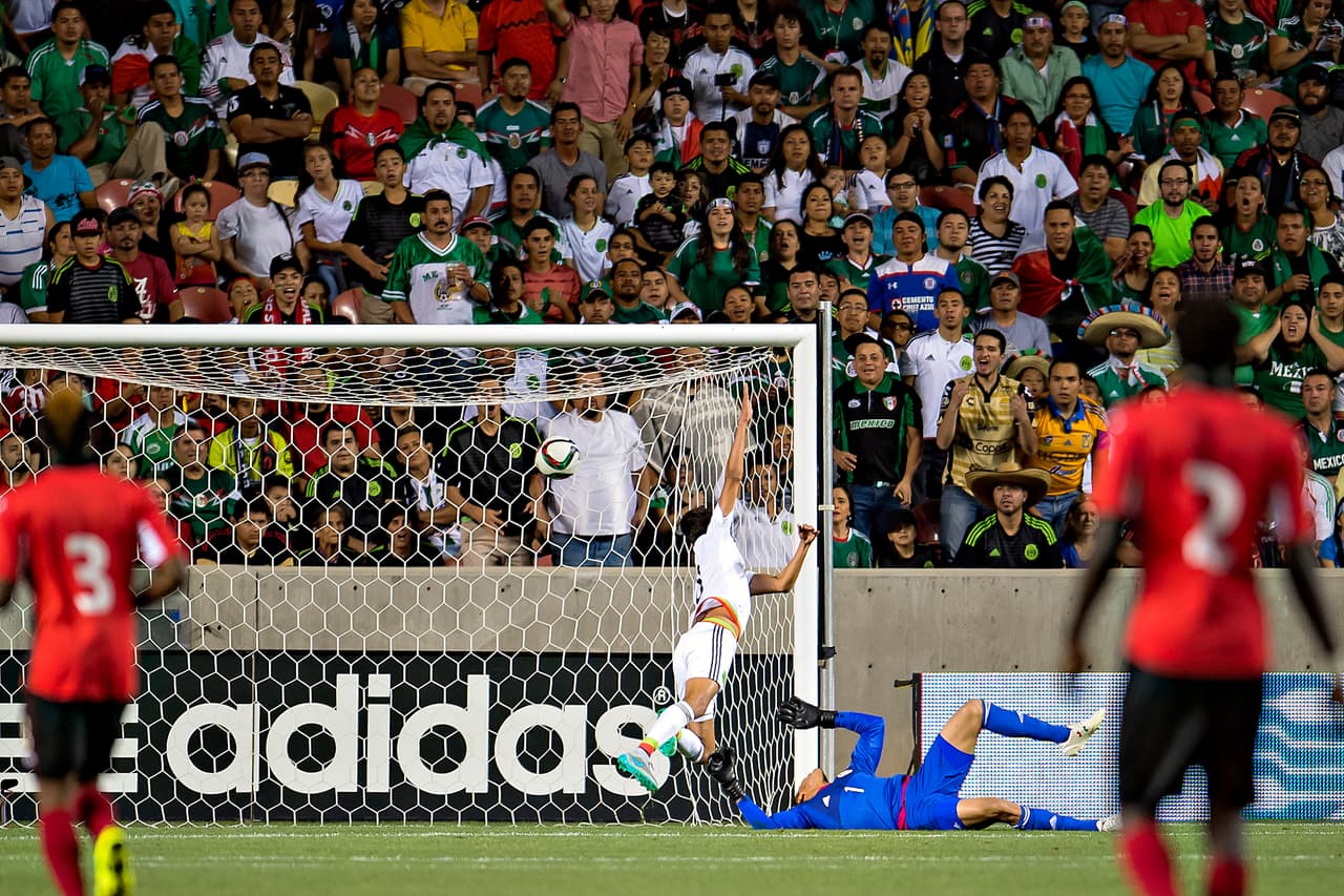 7- Alfredo Talavera, el arquero de Toluca, pese a los goles tuvo pocas oportunidades de lucir. Sobrio y con liderazgo nada pudo hacer en los tres goles de Trinidad y Tobago.