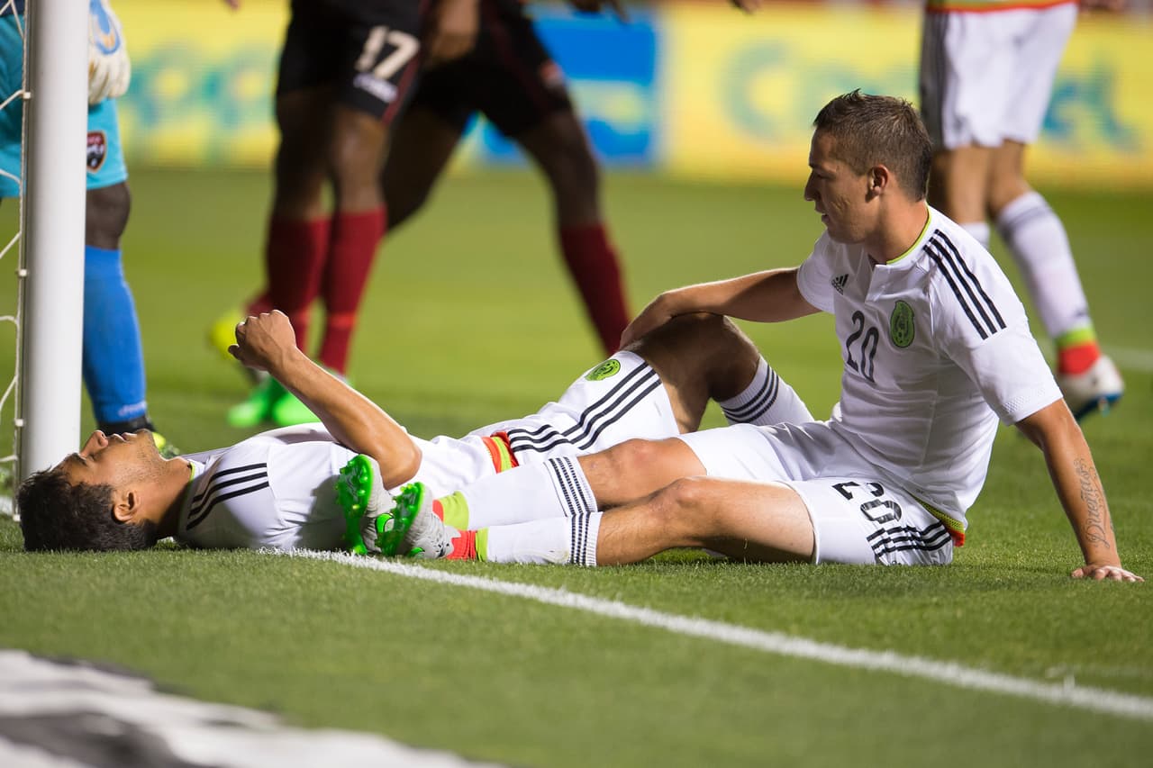 5- A Oswaldo Alanís y a toda la defensa mexicana les pasó factura el hecho de jugar por primera vez al mando de Ricardo Ferretti, pero Alanís, además desvió el balón en el primer gol y se equivocó en la jugada del segundo. Mala noche para el jugador de Chivas.