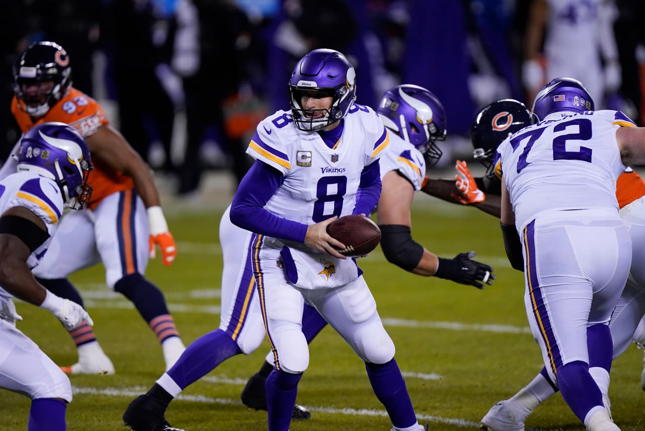 Adam Thielen se encraga de anotar dos touchdowns en la victoria 19-13 sobre los Bears en su propia casa.