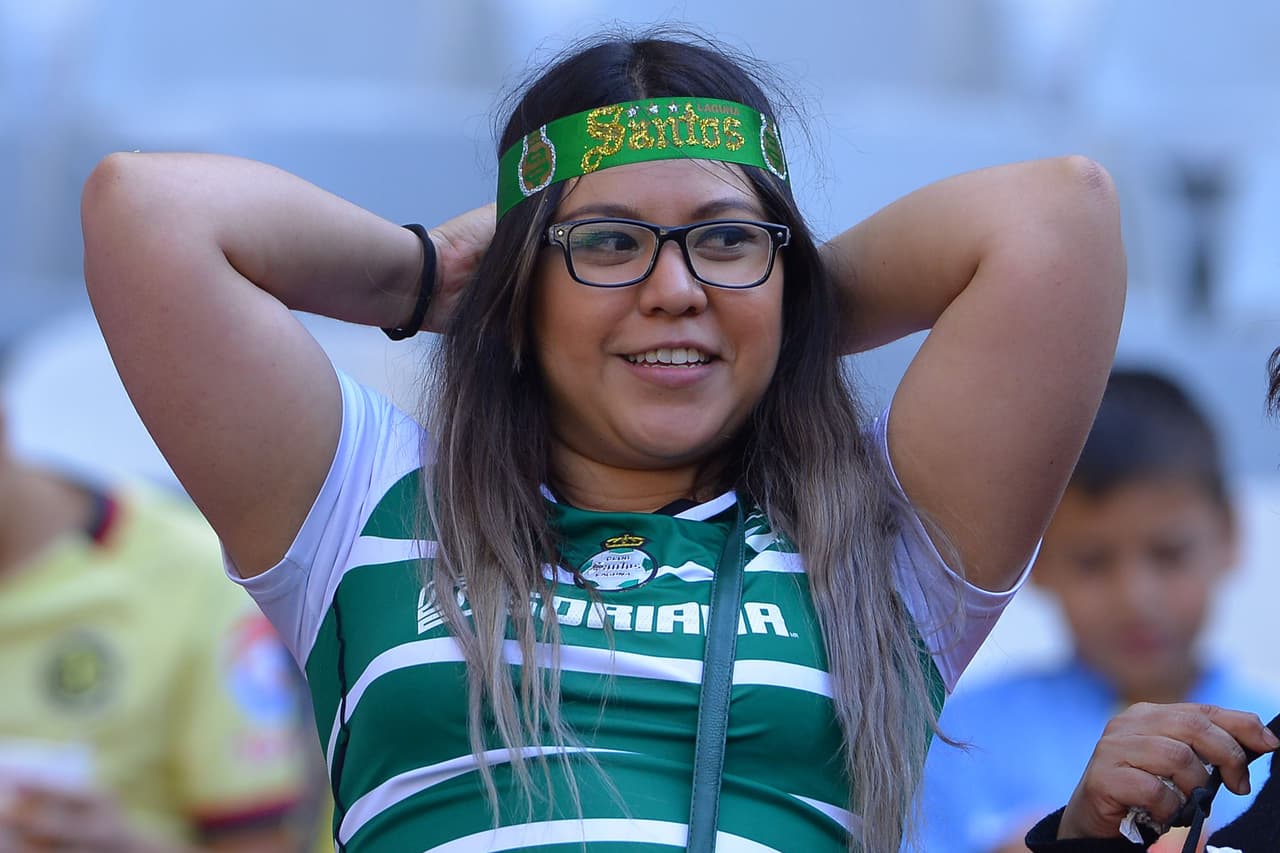 El colorido de la afición en la Jornada 5