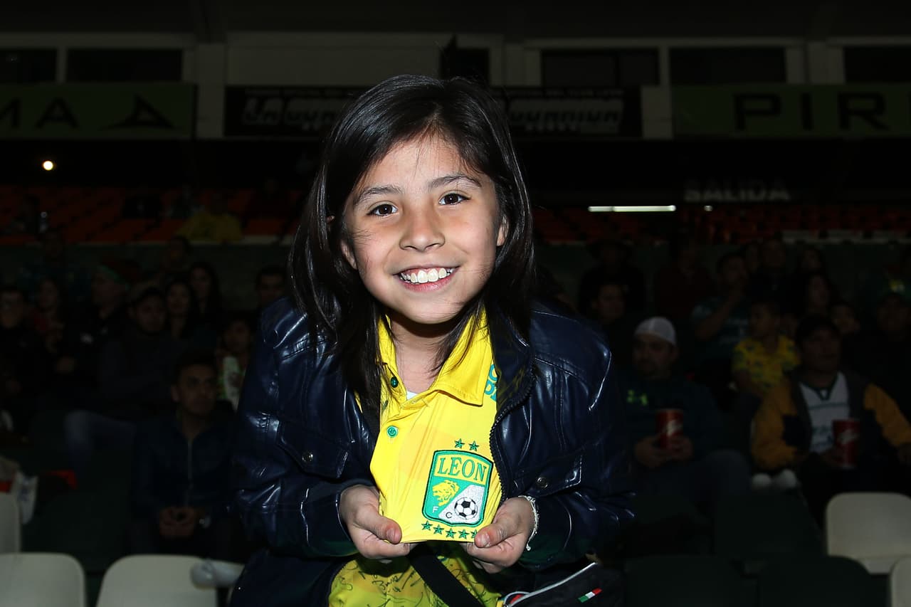 El colorido de la afición en la Jornada 5