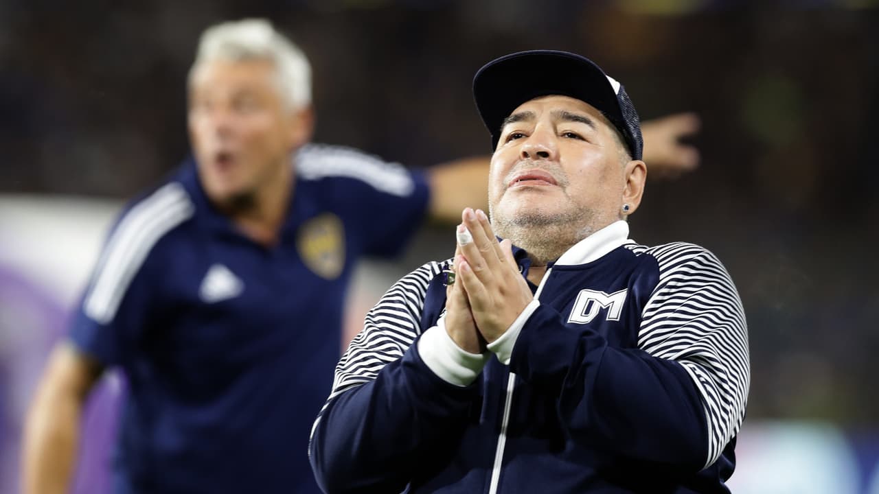 Maradona es espiado con drones en su casa, asegura su abogado