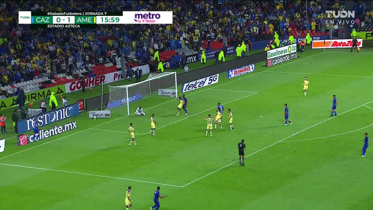 ¡TIRO ATAJADO! disparo por Moisés.