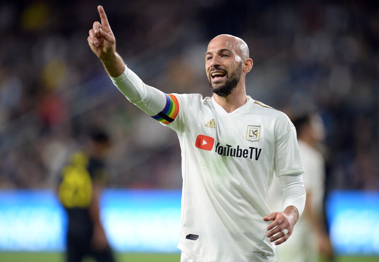 ¿Sin Mundial? ¡Sin problemas! El belga Laurent Ciman regresó a última hora desde el campamento mundialista con su selección y marcó el primer gol del 2-0 de LAFC ante Columbus Crew. (USA Today Images)
