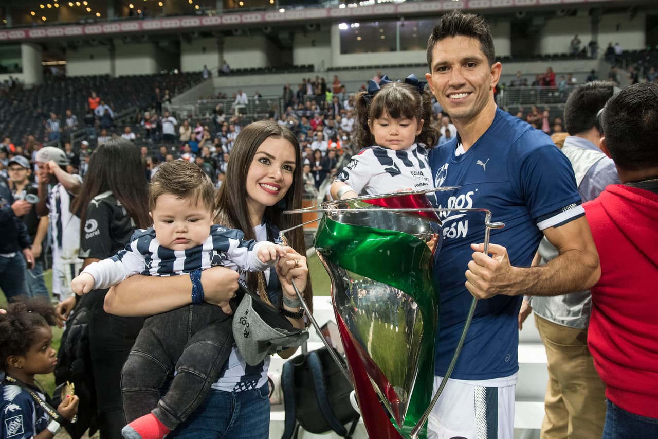 <b>¿Traición o amor por el norte? </b>
<br>No obstante con su partida de Tigres a los Guerreros de Santos, Molina optó por fichar como su cuarto club, con los Rayados de Monterrey, esto fue motivo de disgusto para aficionados de las dos instituciones norteñas para las que había jugado. Con Monterrey únicamente ganó el trofeo de Copa MX en el Aperturaa 2017.