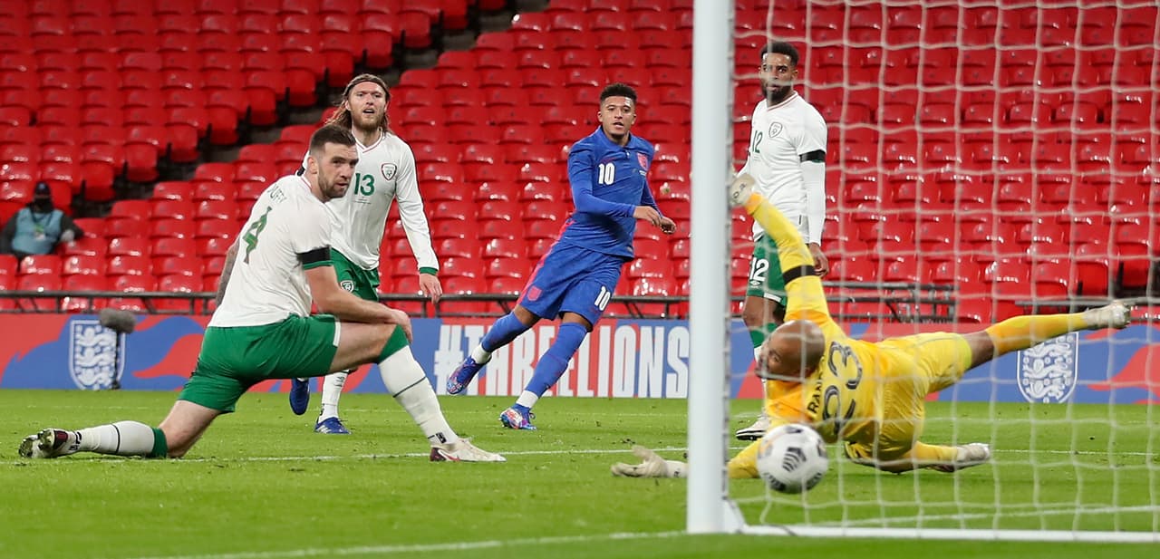 En duelo de preparación a la quinta fecha de la Nations League, el cuadro inglés goleó en Wembley. | Maguire (18’) abrió el marcador, Sancho (31’) hizo el segundo y Calvert-Lewin (56’) selló la goleada. Inglaterra se medirá a Bélgica e Irlanda se enfrentará a Gales en la J5 de la justa europea.