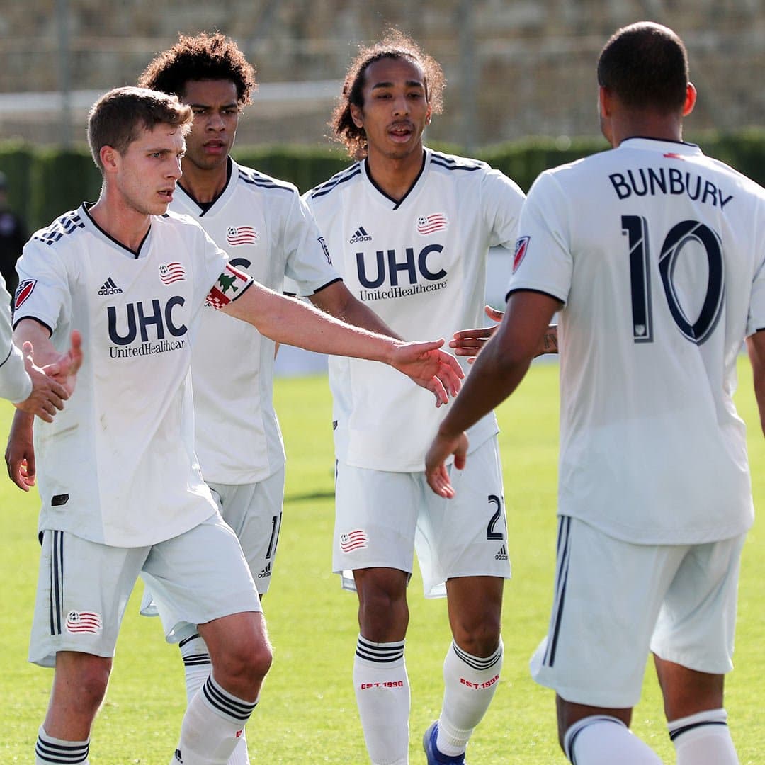 La 'Camiseta Colonial' imita a los uniformes de los generales que lucharon en la Guerra Revolucionaria de Estados Unidos. (New England Revolution)