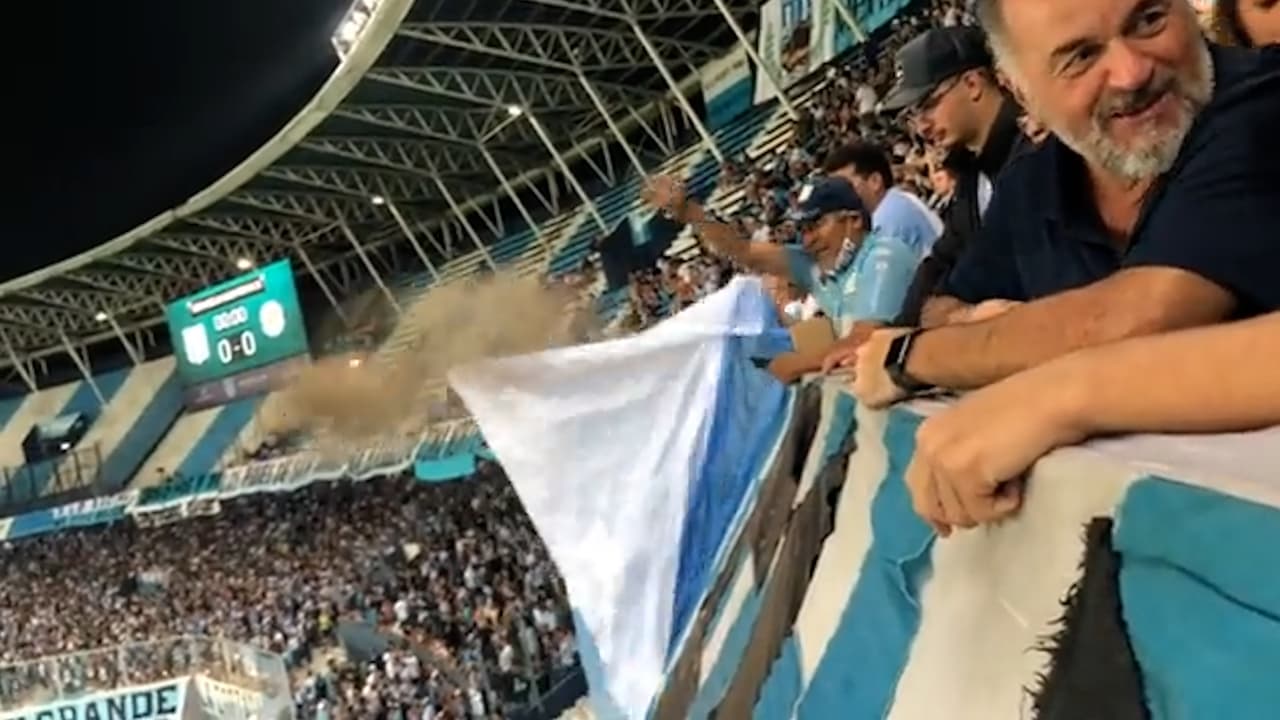 Del crematorio al estadio, lanzan cenizas en pleno partido en Argentina